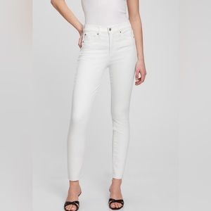 Gap white skippy jeans